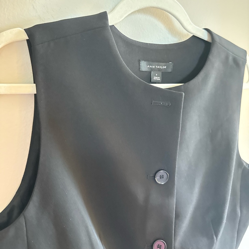 Ann Taylor โข NWT The Cropped Vest Fluid Crepe in Black Size 6 Chic Quiet Luxury - Picture 9 of 14